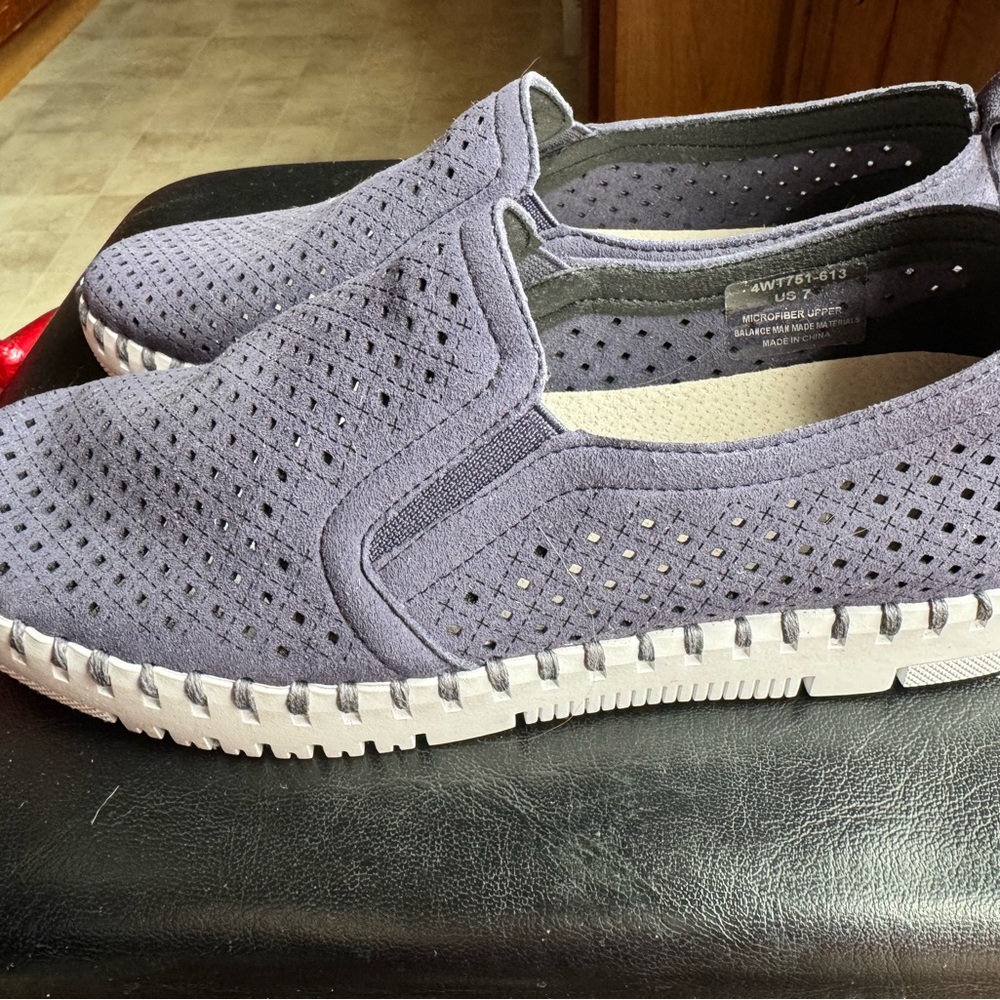 Women's Frogg Toggs Blue Sz7 Slip-On Shoes